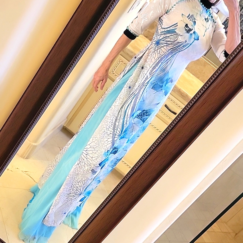 Gorgeous Vietnamese áo dài - Long Tunic Over Pants,  XS - Picture 3 of 16